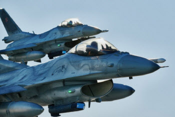 우크라 F-16 요청에 바이든 "NO"…마크롱은 가능성 시사