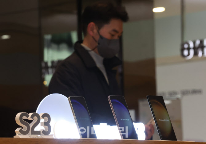 '갤 S23' 소비자 자로잡을 수 있을까?                                                                                                                                                     