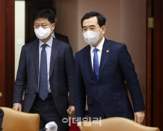  비상경제장관회의 참석하는 이창양 장관                                                                                                                                                            