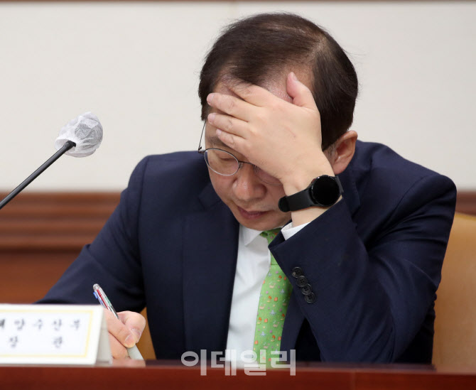  비상경제장관회의 참석하는 조승환 해양수산부 장관                                                                                                                                                 