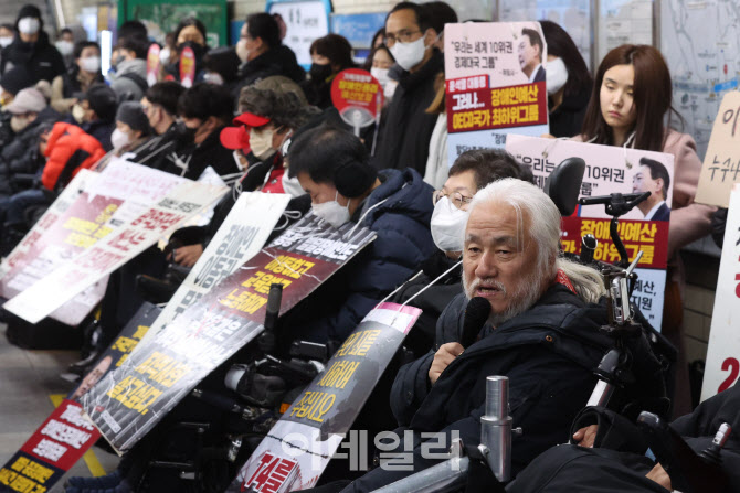 전장연, 서울시장 만난 다음날 기자회견                                                                                                                                                             