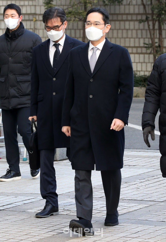  오후 재판 참석하는 이재용 삼성전자 회장                                                                                                                                                          