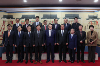 바라카 원전 주역들 만난 尹…수주 경험 공유