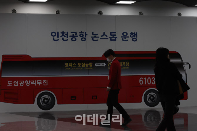 공항터미널, 막혀버린 탑승수속                                                                                                                                                                     