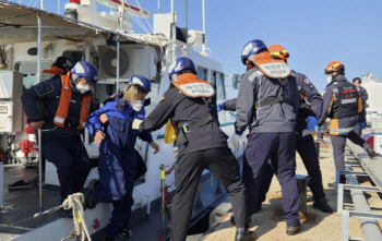 해수부 장관 “청보호 실종자 대부분 선체서 이탈 추정”