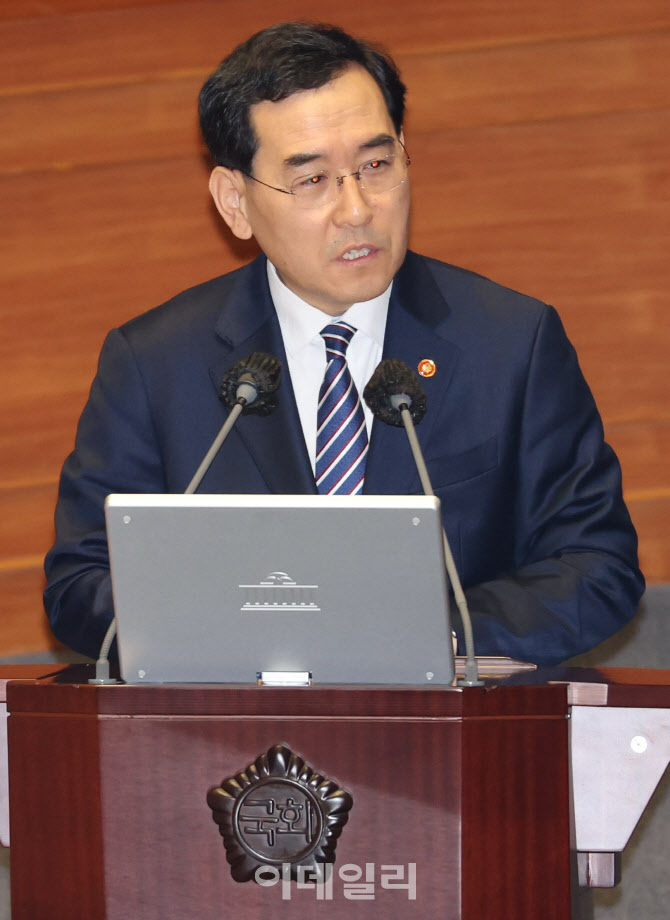 '답변하는 이창양 장관'                                                                                                                                                                  