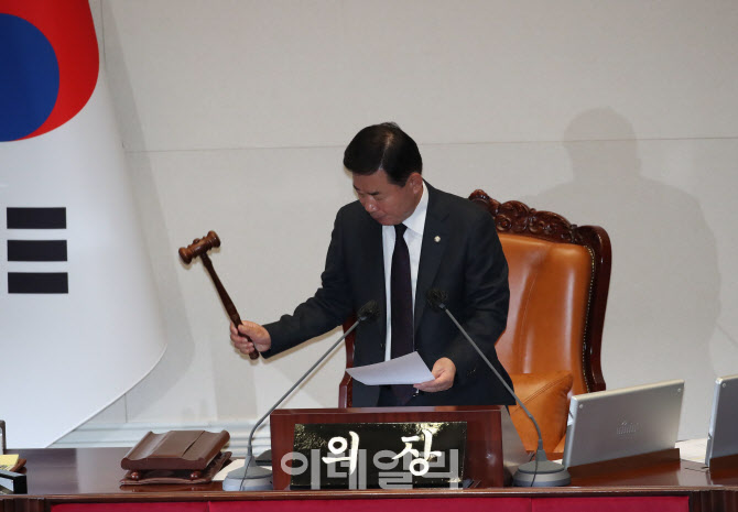 '이상민 장관 탄핵안 가결'                                                                                                                                                               