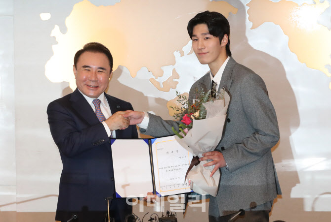 황대헌 선수, 세계 쇼트트랙 선수권대회 홍보대사 위촉                                                                                                                                               