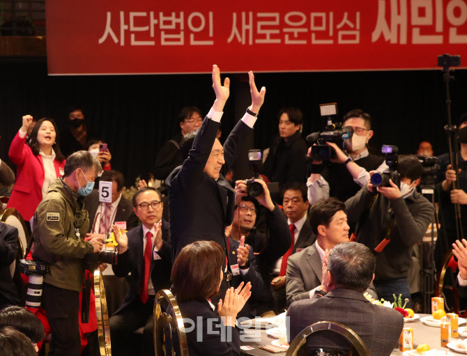  인사하는 김기현 후보                                                                                                                                                                             