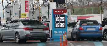 주유원 실수로 경유 BMW에 휘발유… 포토 > 경유-휘발유 가격 차 10원대 – 이데일리” style=”width:100%” title=”포토 > 경유-휘발유 가격 차 10원대 – 이데일리” loading=”lazy”><figcaption>포토 > 경유-휘발유 가격 차 10원대 – 이데일리</figcaption></figure>
<figure><img decoding=