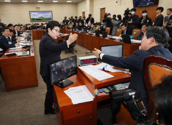 `노란봉투법` 극한 대립 속 상임위 통과…野 강행 처리(상보)