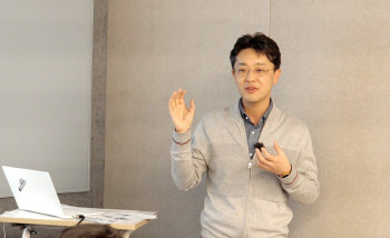 정헌 애스톤사이언스 대표 “암 치료 백신, 바이오엔텍보다 빠른 2028년 허가 목표”
