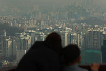 부동산 전문가 90% "집값 더 떨어진다…대구·인천 특히 안 좋아"