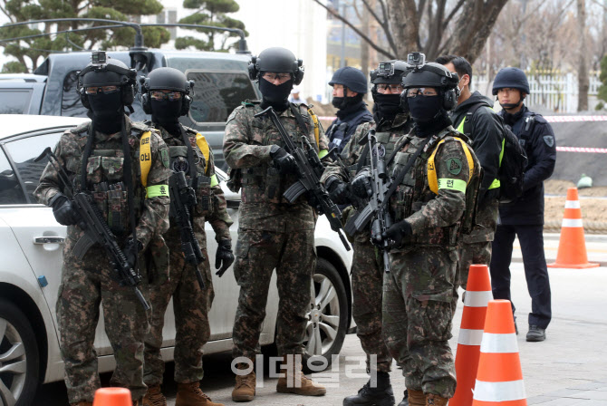  테러범 검거 작전                                                                                                                                                                                 