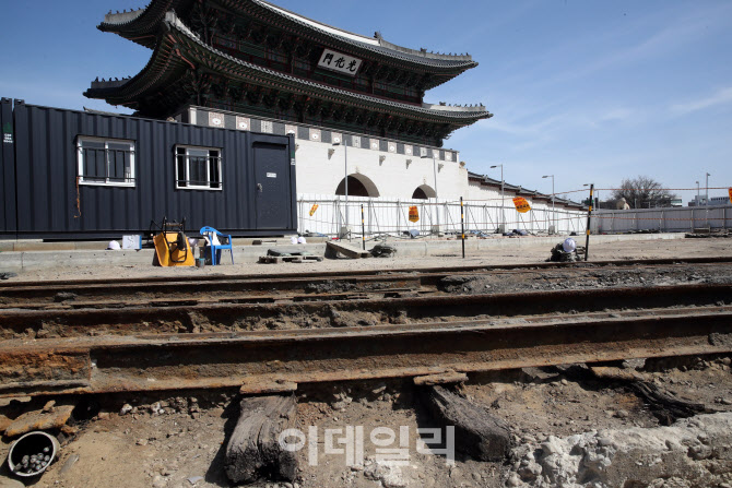  광화문 앞 전차 철로                                                                                                                                                                              