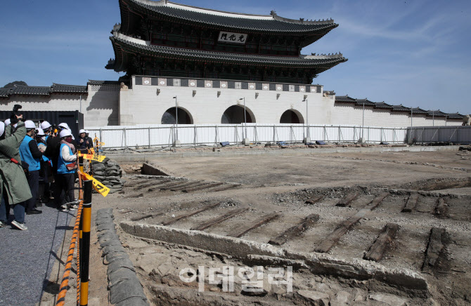  전차 철로가 놓였던 침목                                                                                                                                                                          