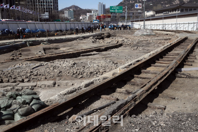  전차 철로                                                                                                                                                                                        