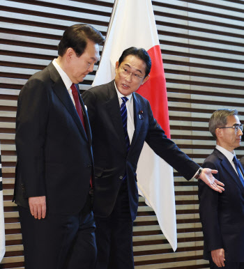 기시다 "尹, 어려운 결단에 진심으로 경의 표해"