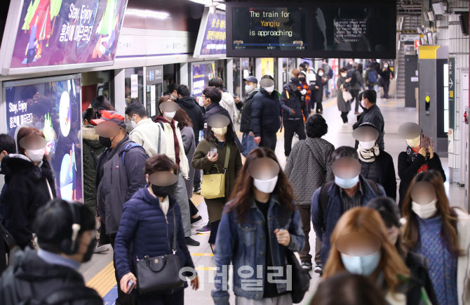 내일부터 대중교통 이용시 '노마스크'                                                                                                                                                     