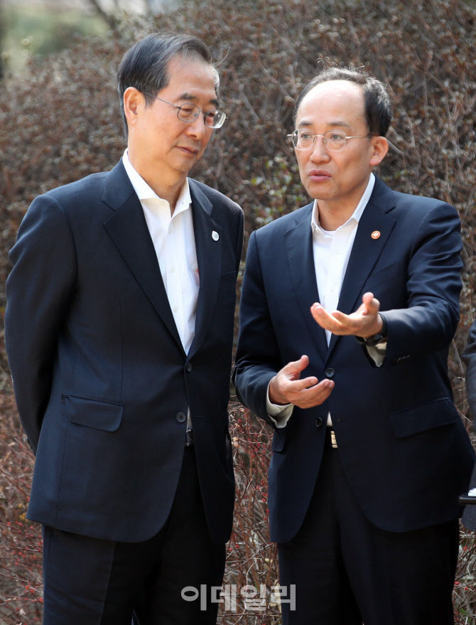 고위당정협의회, '대화하는 한덕수-추경호'                                                                                                                                                