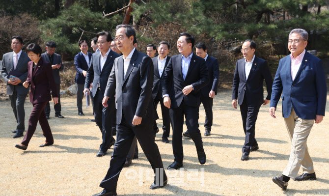 고위 당정협의회 개최                                                                                                                                                                              