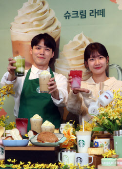[포토] 봄 음료 '슈크림 라떼' 출시                                                                                                                                                             