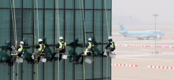 인천공항, 개항 22주년 맞아 봄맞이 대청소