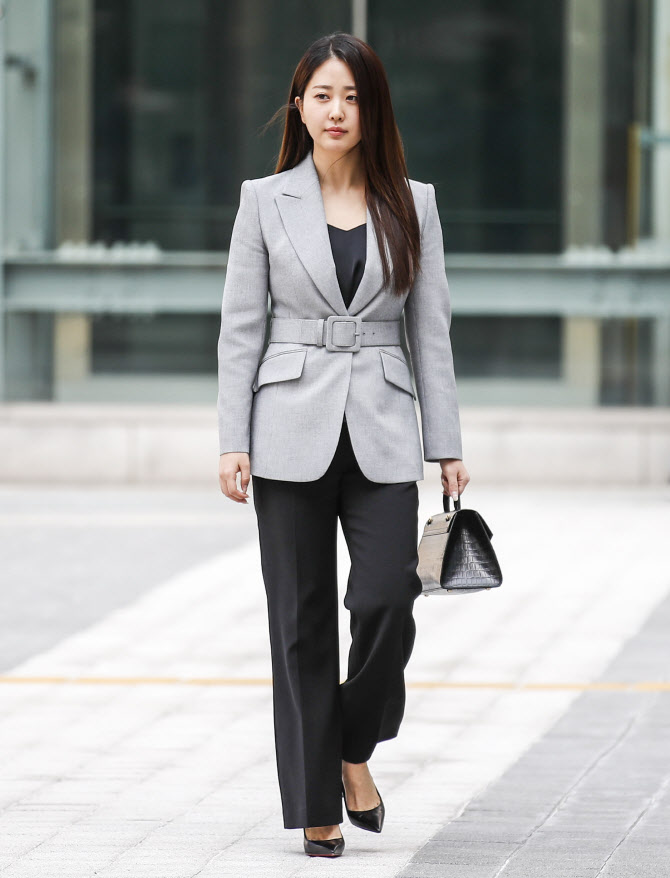  김용호 명예훼손 재판 증인 출석하는 박수홍 아내 김다예 씨                                                                                                                                         