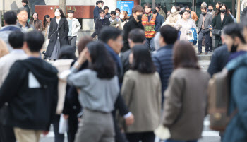 '일·가정 양립' 세대, 연령 높아질수록 남녀 임금격차 커졌다