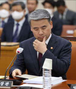 [포토]'국방위 출석한 이종섭 국방부 장관'                                                                                                                                                      