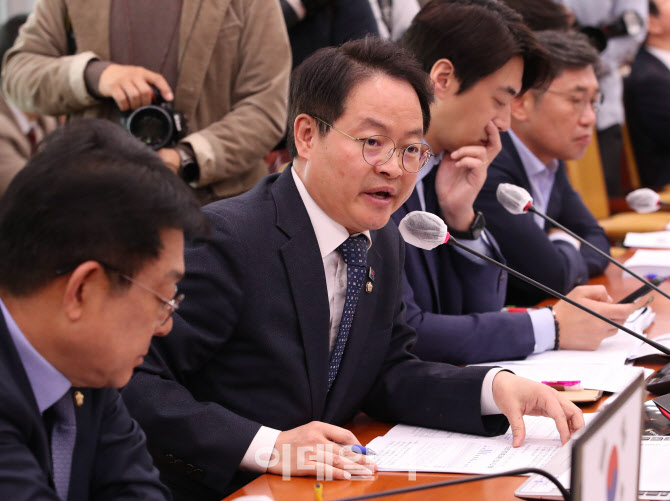 국토위 전체회의, '질의하는 허영 의원'                                                                                                                                                   