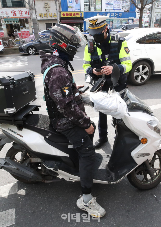 이륜차 신호위반도 단속 대상                                                                                                                                                                       