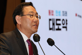 주호영 "진영논리 빠진 헌재 통탄…사법사 오욕"