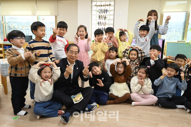  어린이들과 기념촬영                                                                                                                                                                              