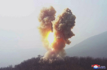 北, 황북 중화서 단거리탄도미사일 2발 동해상 발사