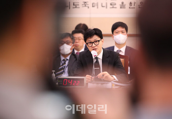 법사위 전체회의, '답변하는 한동훈'                                                                                                                                                      