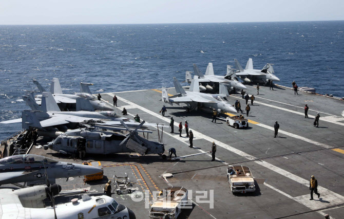 美 핵추진 항공모함 니미츠함 출격 대기                                                                                                                                                             