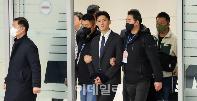 전두환 손자 전우원, 마약범죄수사대로 압송                                                                                                                                                         