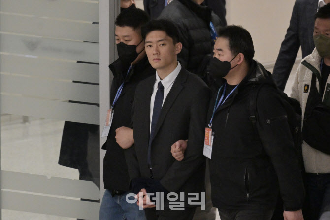 전두환 손자 “5·18 유족에 사죄 위해 왔습니다”                                                                                                                                                   