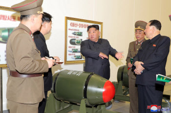 '전술핵탄두' 전격 공개한 北, 조만간 7차 핵실험 단행?