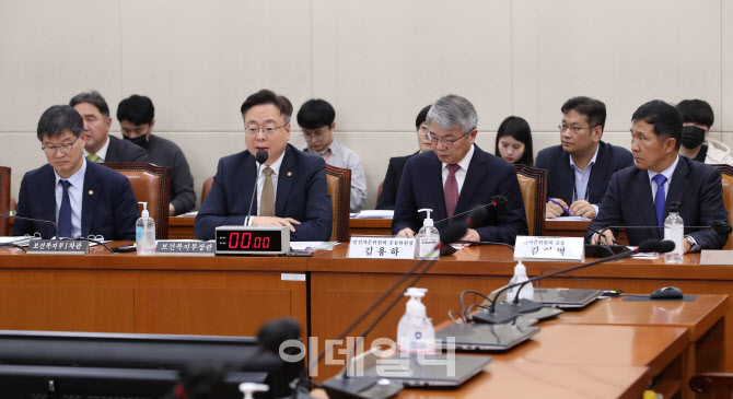 연금개혁특별위원회 전체회의                                                                                                                                                                       