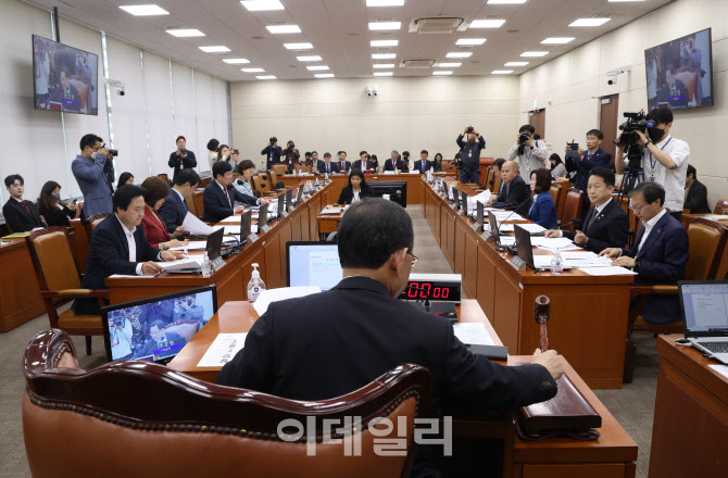 '연금개혁특별위원회 전체회의'                                                                                                                                                           