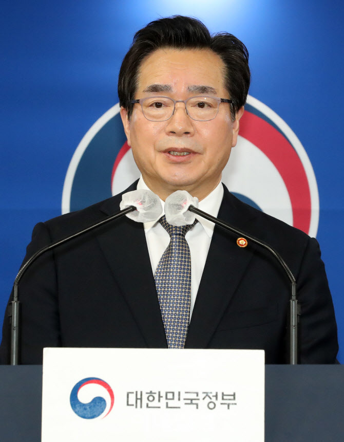 취재진 질의에 답하는 정황근 농림부 장관                                                                                                                                                           