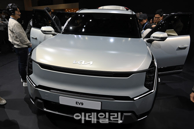 베일 벗은 기아차 'EV9'                                                                                                                                                                  