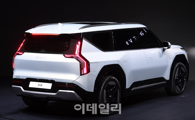 포토]기아, 플래그십 전기Suv 'Ev9'의 뒤태