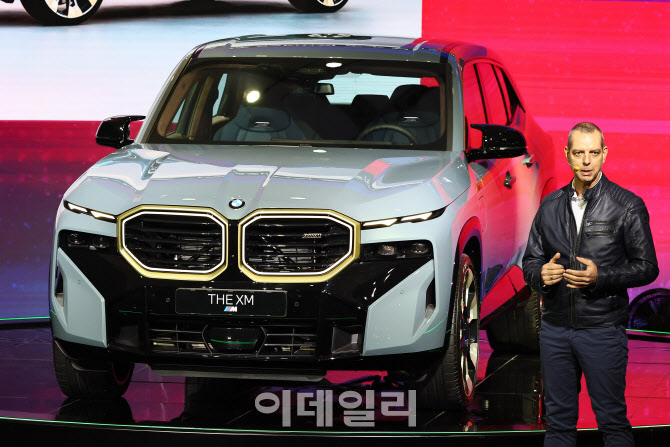 뉴 XM 소개하는 프란치스커스 반 밀 BMW M 사장                                                                                                                                                      