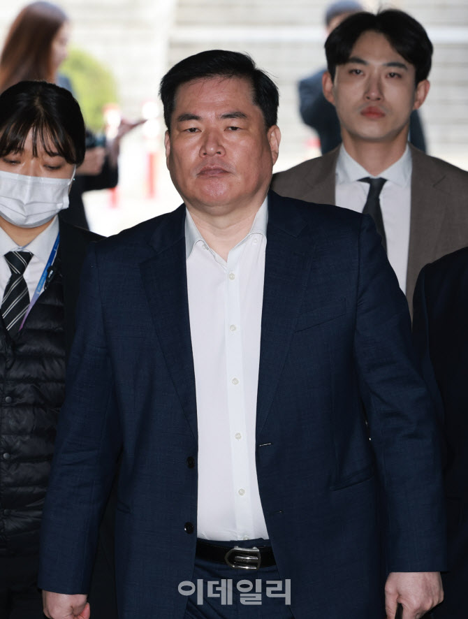  법정 향하는 유동규                                                                                                                                                                               