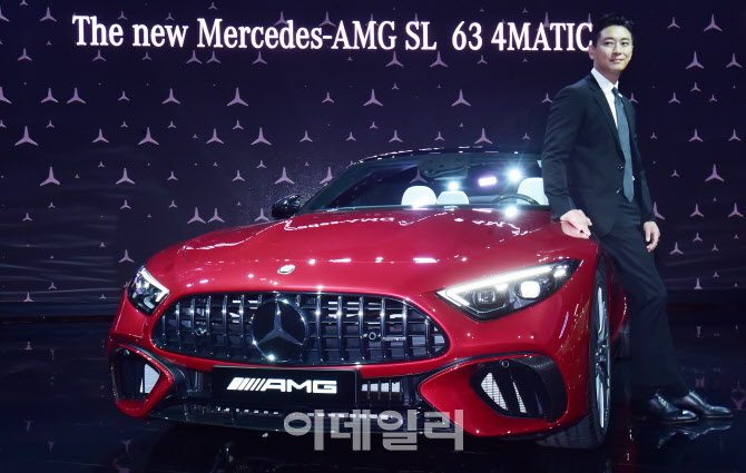 벤츠 AMG SL 63 4MATIC+와 주지훈                                                                                                                                                                   