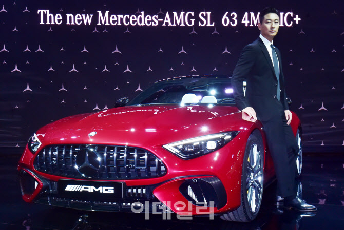 벤츠 AMG SL 63 4MATIC +와 주지훈                                                                                                                                                                  