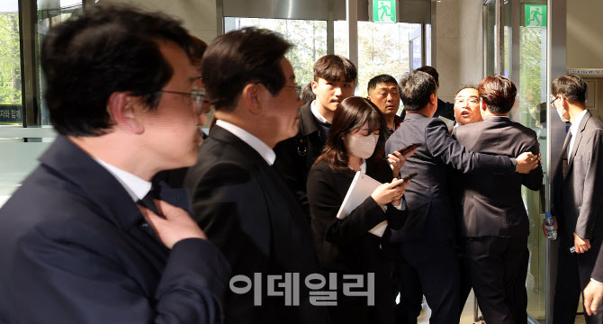 [포토]빈소 찾은 이재명 대표, 이낙연 전 대표 지지자 항의